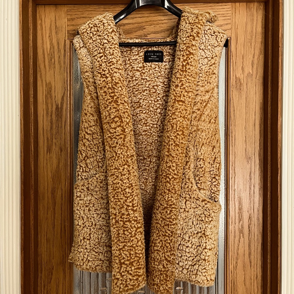 Sleeveless fleecy boho wrap jacket medium gold
